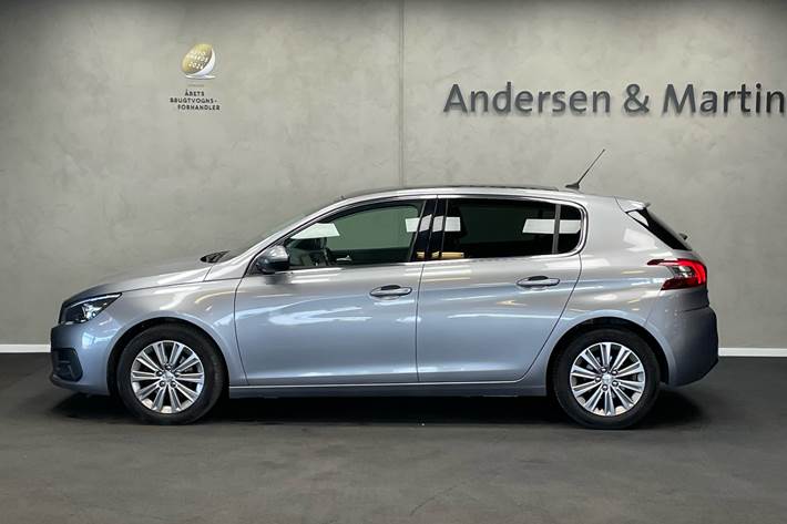 Sort Peugeot 308 fra 2019