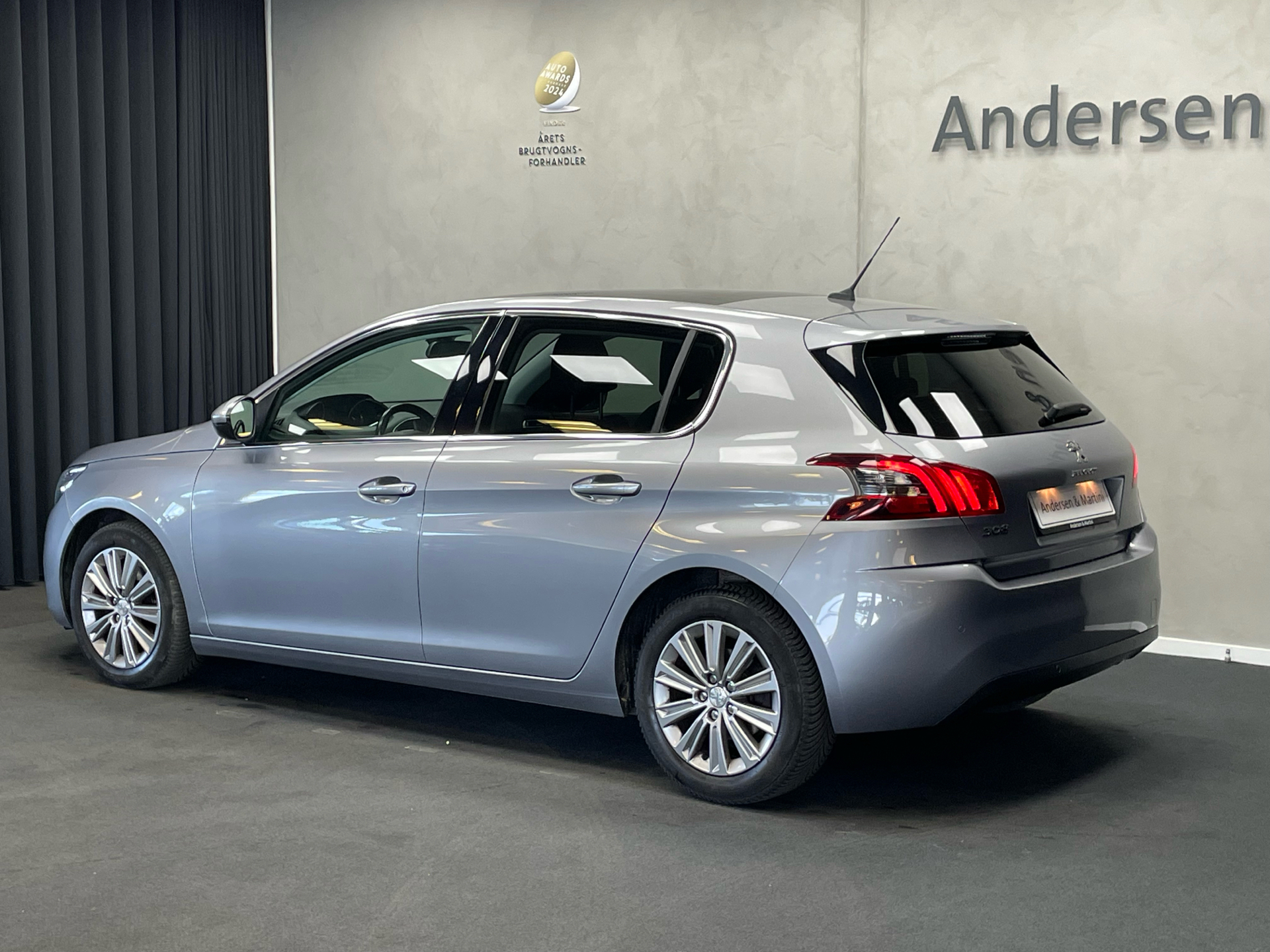Sort Peugeot 308 fra 2019