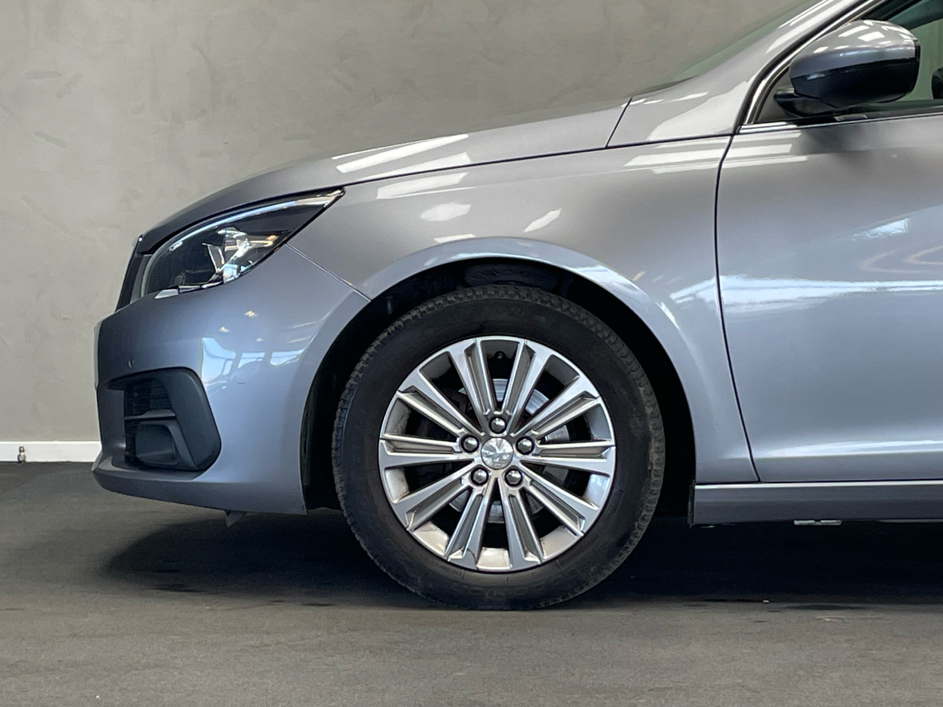 Sort Peugeot 308 fra 2019