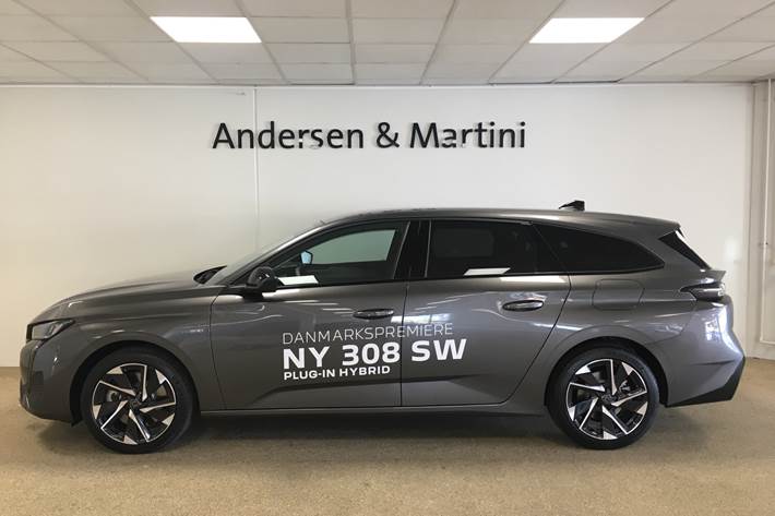 Grå Peugeot 308 fra 2022