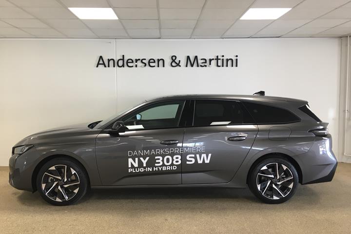 Grå Peugeot 308 fra 2022