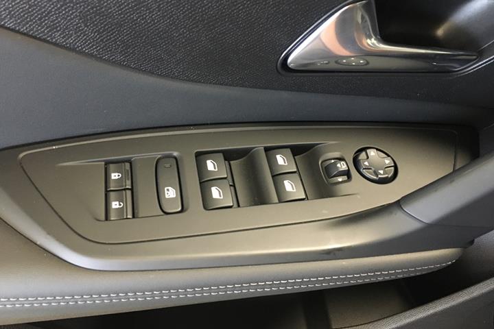 Grå Peugeot 308 fra 2022