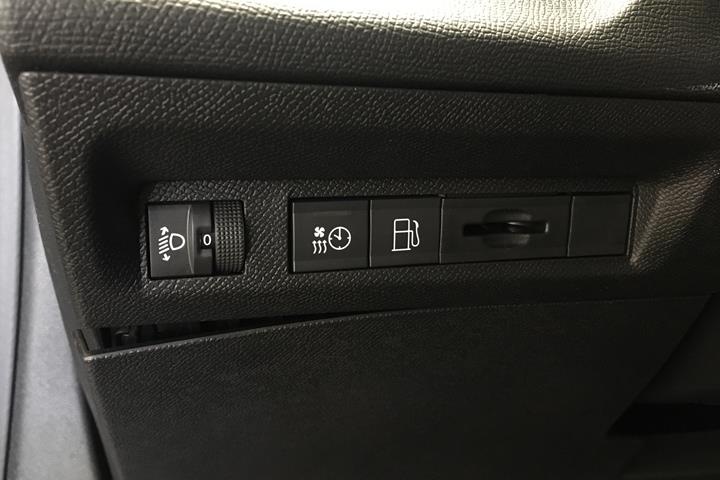 Grå Peugeot 308 fra 2022