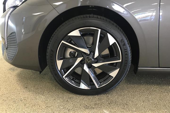 Grå Peugeot 308 fra 2022