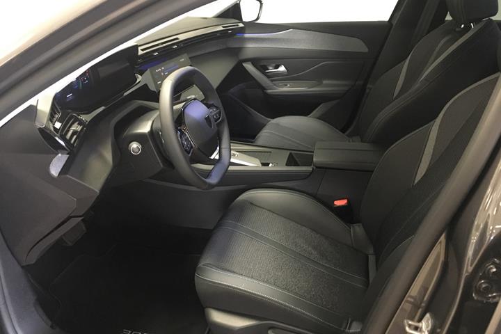 Grå Peugeot 308 fra 2022