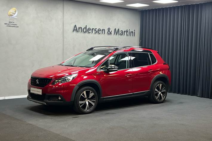 Rød Peugeot 2008 fra 2019 set udefra