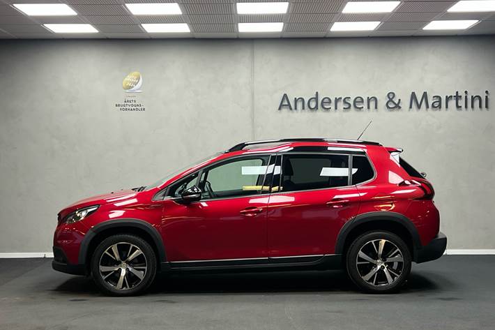 Rød Peugeot 2008 fra 2019