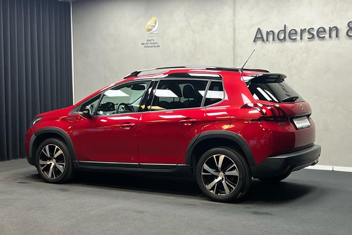 Rød Peugeot 2008 fra 2019