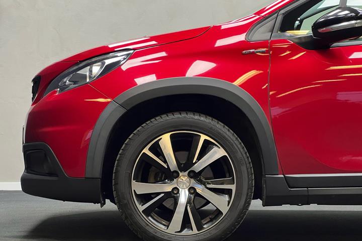Rød Peugeot 2008 fra 2019