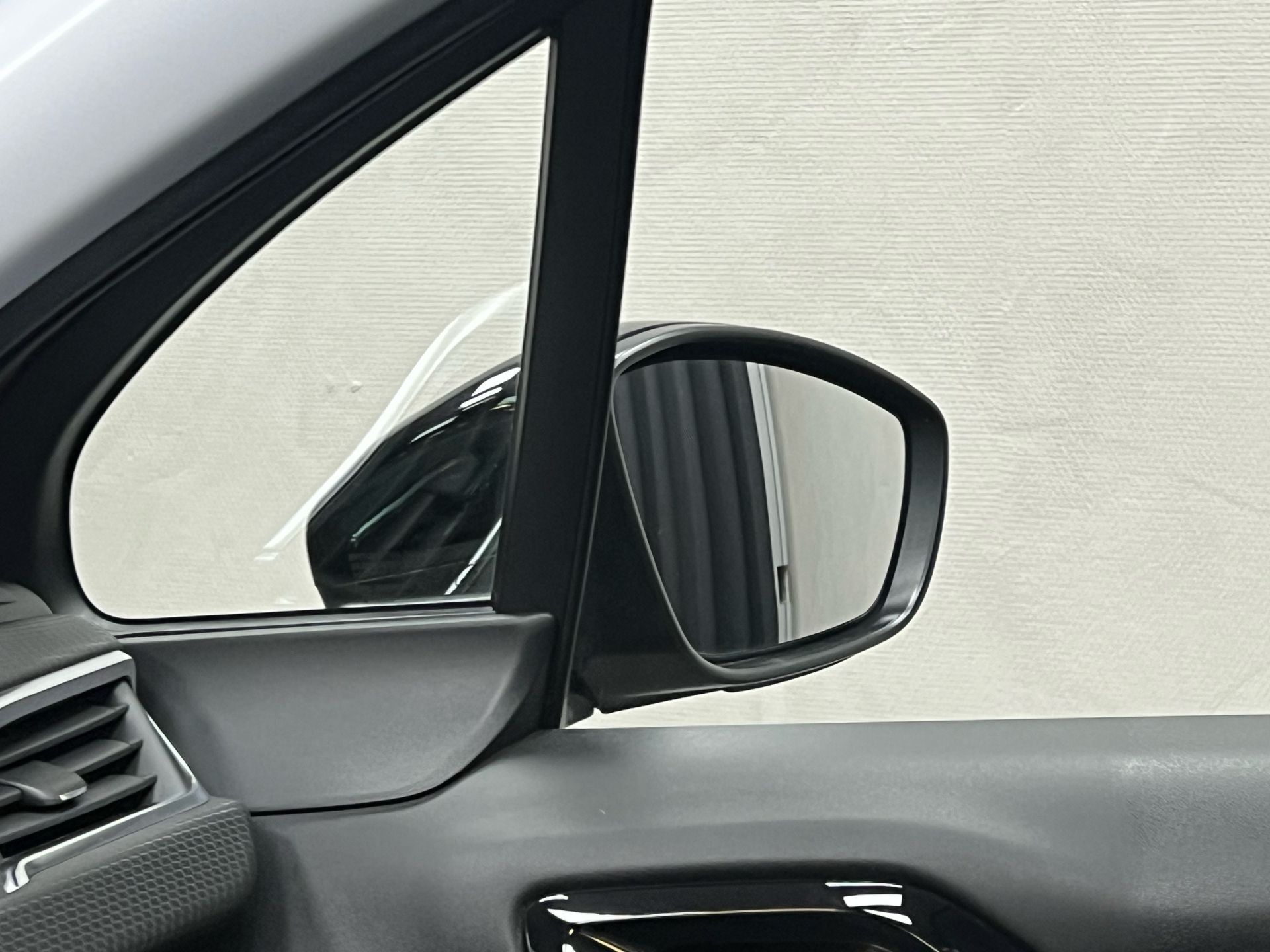 Rød Peugeot 2008 fra 2019