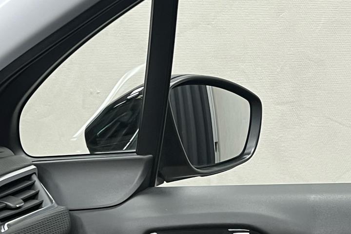 Rød Peugeot 2008 fra 2019