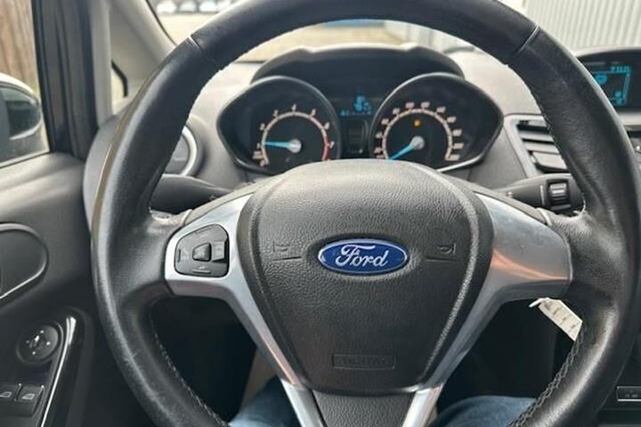 Sort Ford Fiesta fra 2013