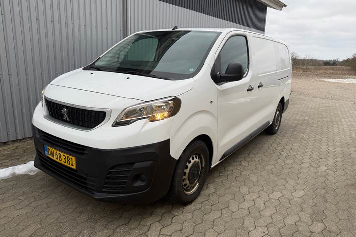 Hvid Peugeot Expert fra 2018 set udefra