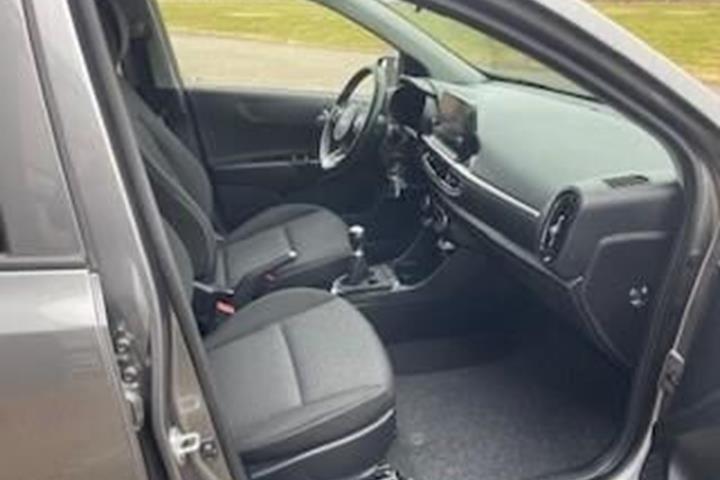 Sølv Kia Picanto fra 2023