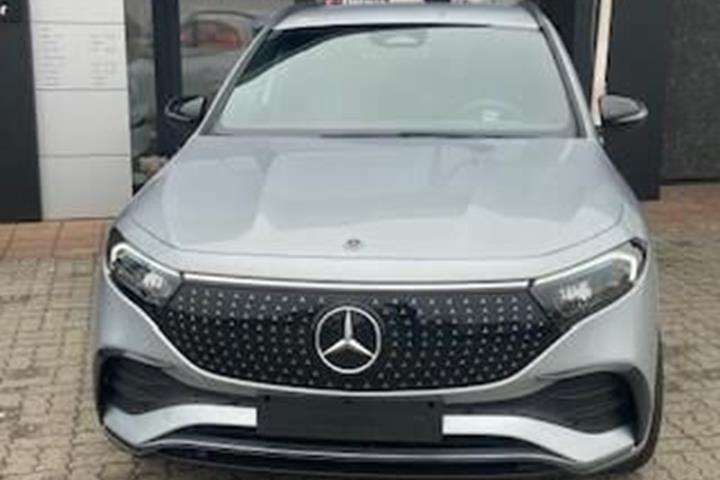 Sølv Mercedes EQB250+ fra 2025