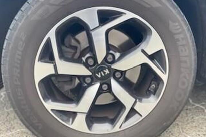 Blå Kia Sportage fra 2019 set udefra