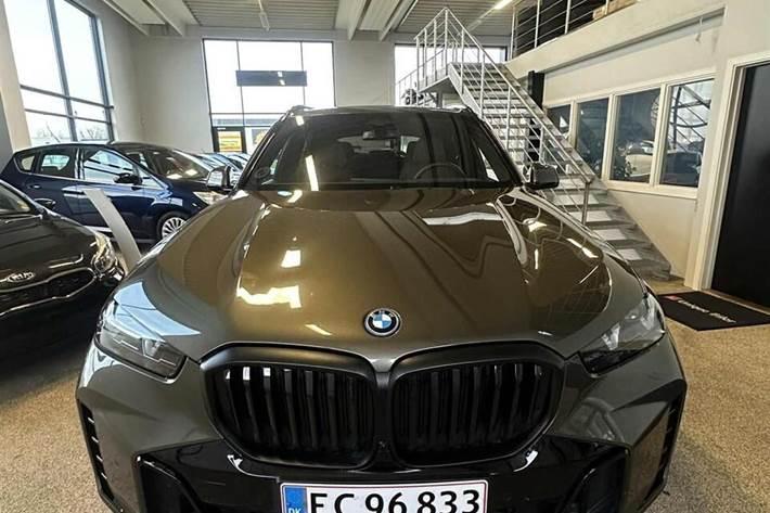 Grå BMW X5 fra 2024