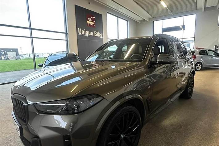 Grå BMW X5 fra 2024