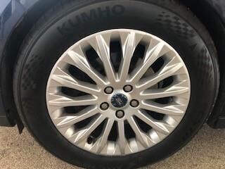Blå Ford C-MAX fra 2013