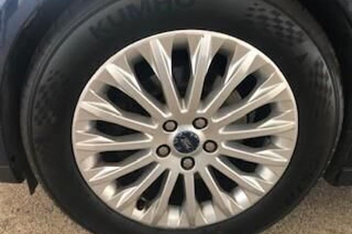 Blå Ford C-MAX fra 2013