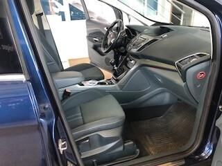 Blå Ford C-MAX fra 2013