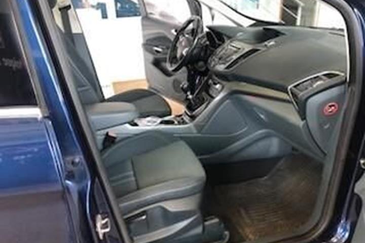 Blå Ford C-MAX fra 2013