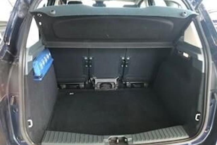 Blå Ford C-MAX fra 2013