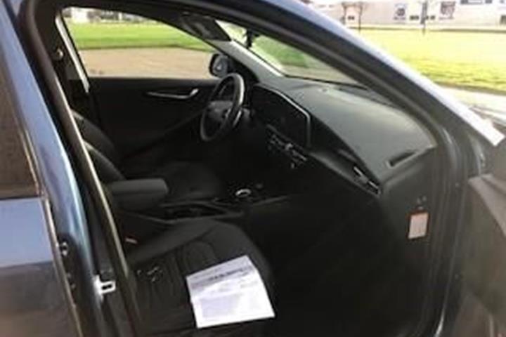 Blå Kia Niro EV fra 2025