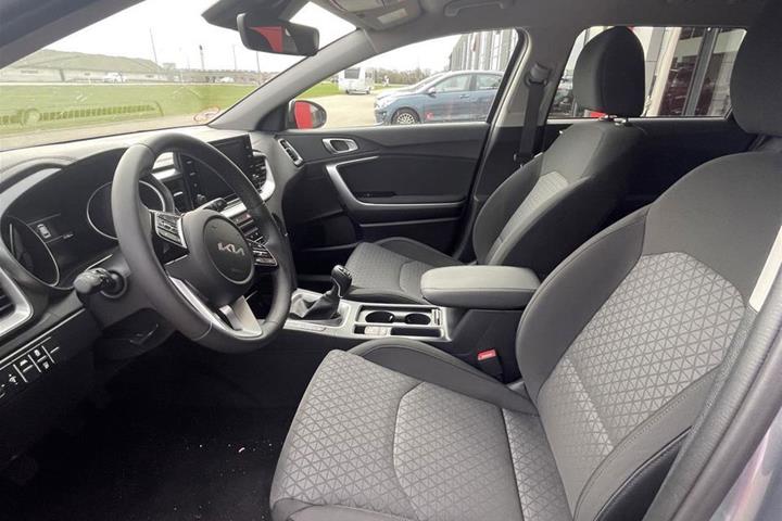 Sølv Kia Ceed fra 2024