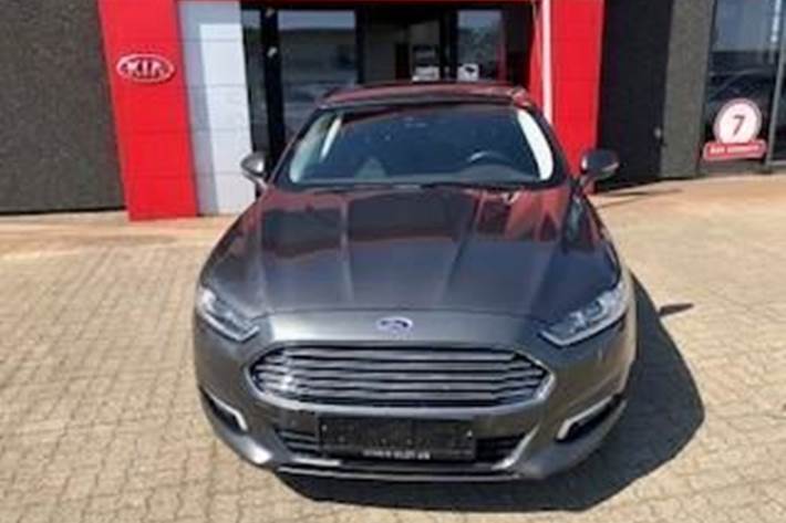 Sort Ford Mondeo fra 2016