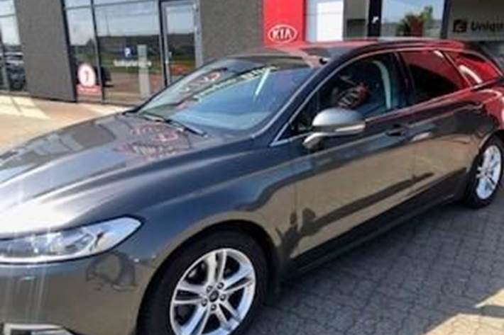 Sort Ford Mondeo fra 2016