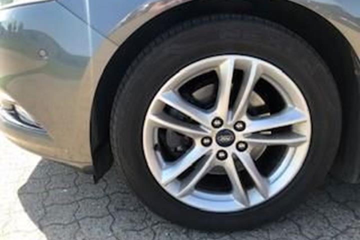 Sort Ford Mondeo fra 2016