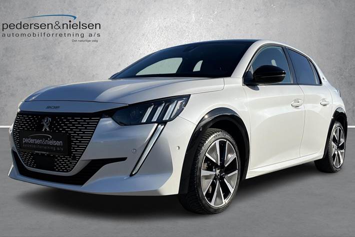 Hvid Peugeot e-208 fra 2020 set udefra