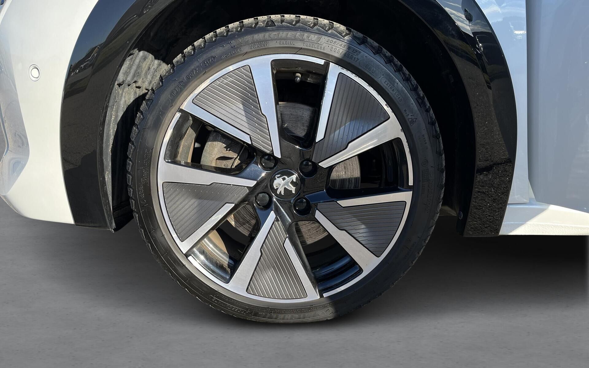 Hvid Peugeot e-208 fra 2020