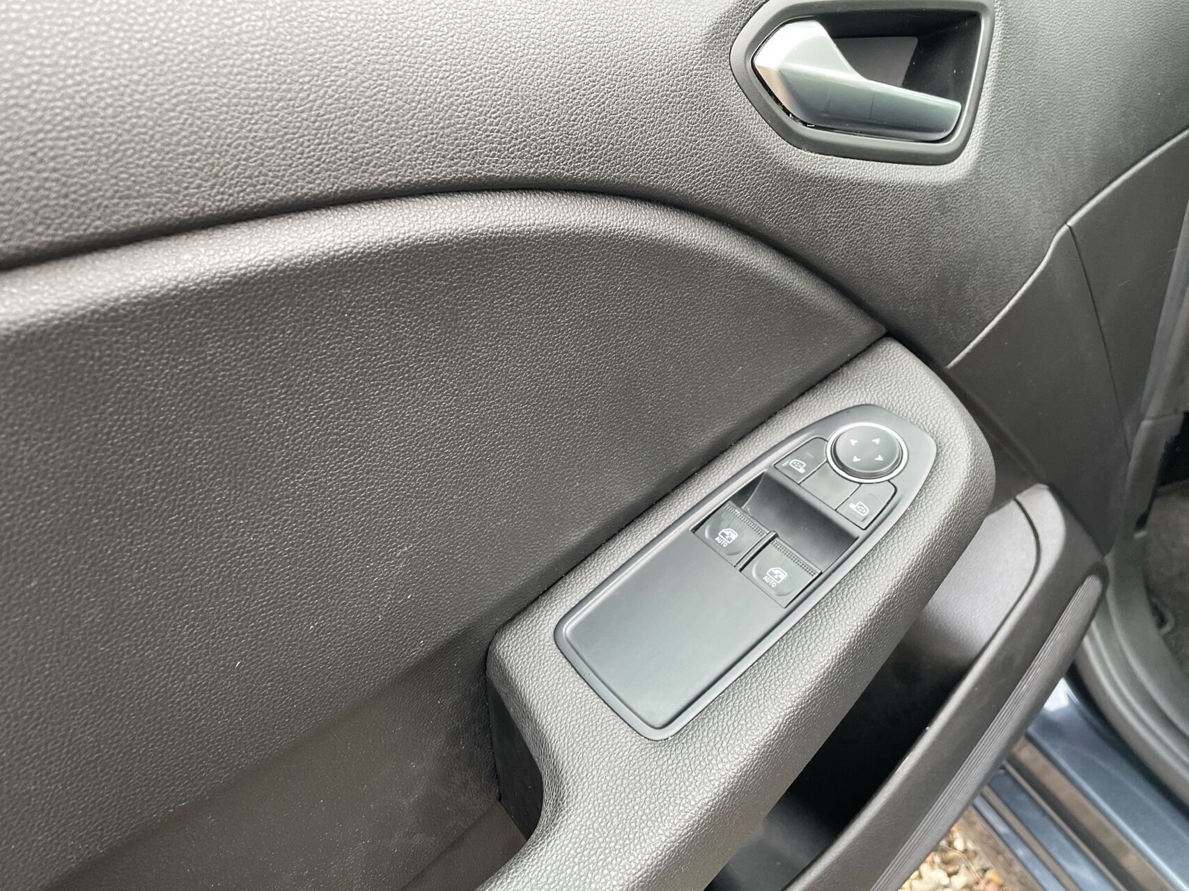 Grå Renault Clio fra 2022