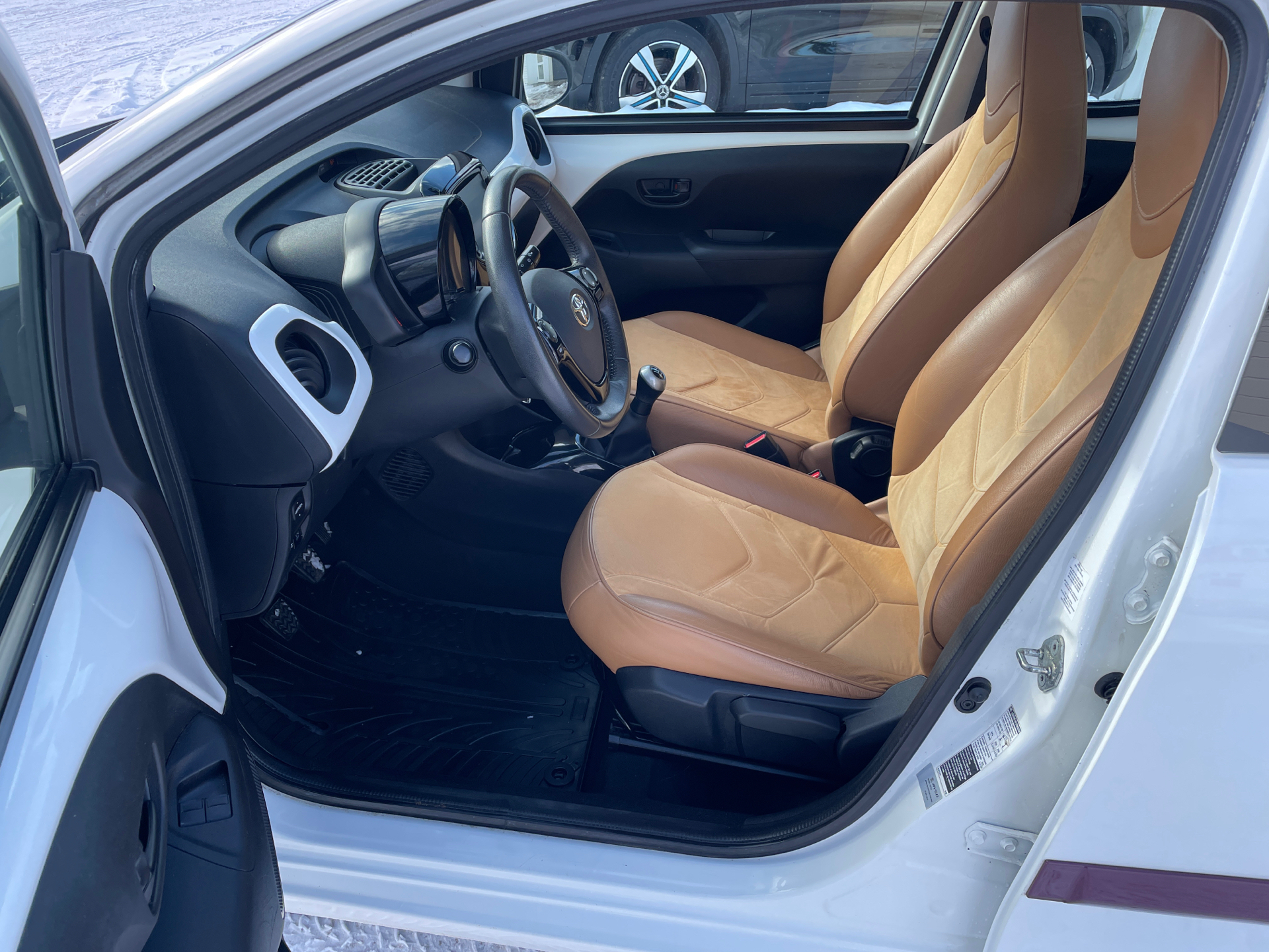 Hvid Toyota Aygo fra 2014