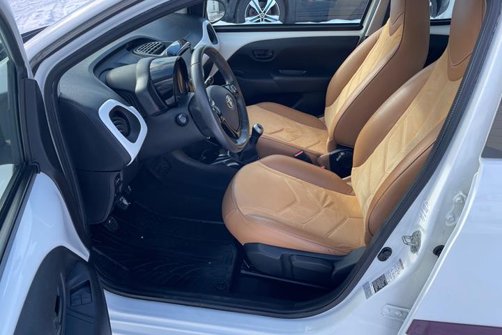 Hvid Toyota Aygo fra 2014