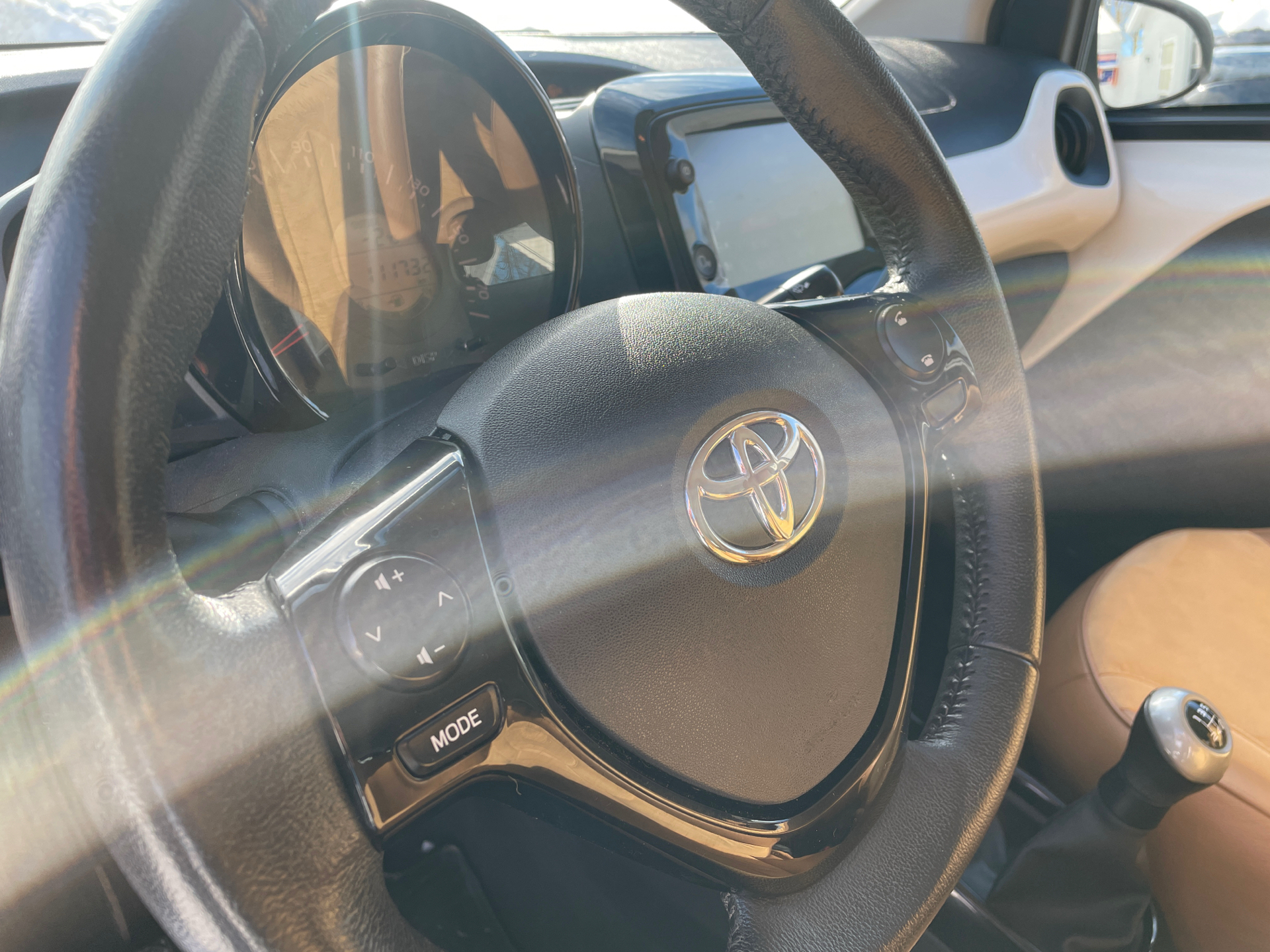 Hvid Toyota Aygo fra 2014