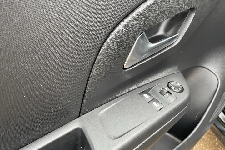 Sort Opel Corsa fra 2020