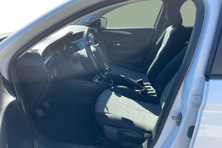 Hvid Opel Corsa fra 2020
