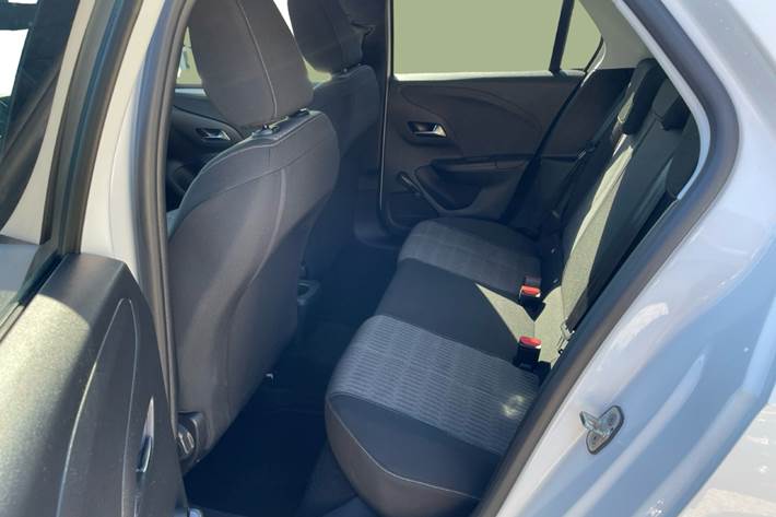 Hvid Opel Corsa fra 2020