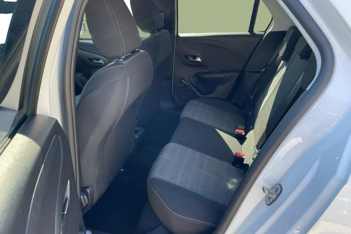 Hvid Opel Corsa fra 2020
