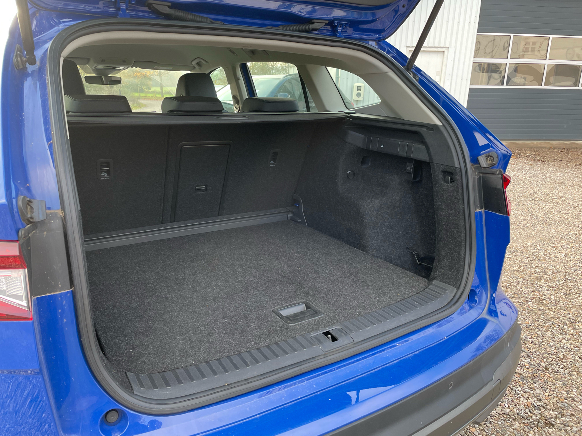 Blå Skoda Enyaq fra 2021