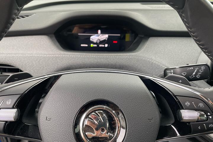 Blå Skoda Enyaq iV fra 2021