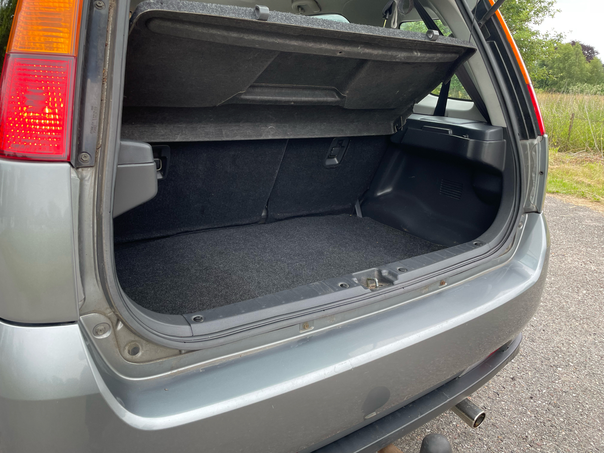 Grå Suzuki Ignis fra 2005
