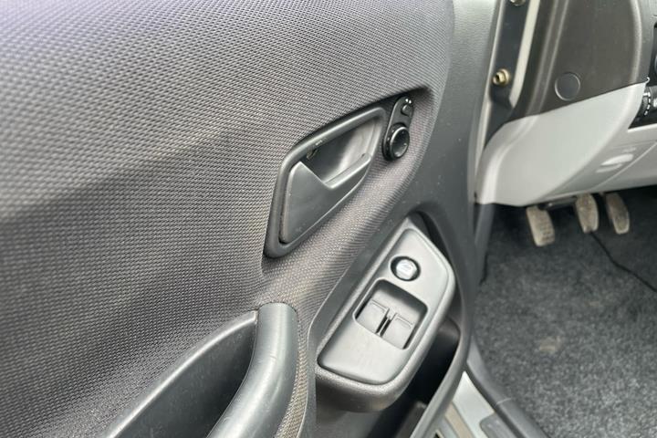 Grå Suzuki Ignis fra 2005