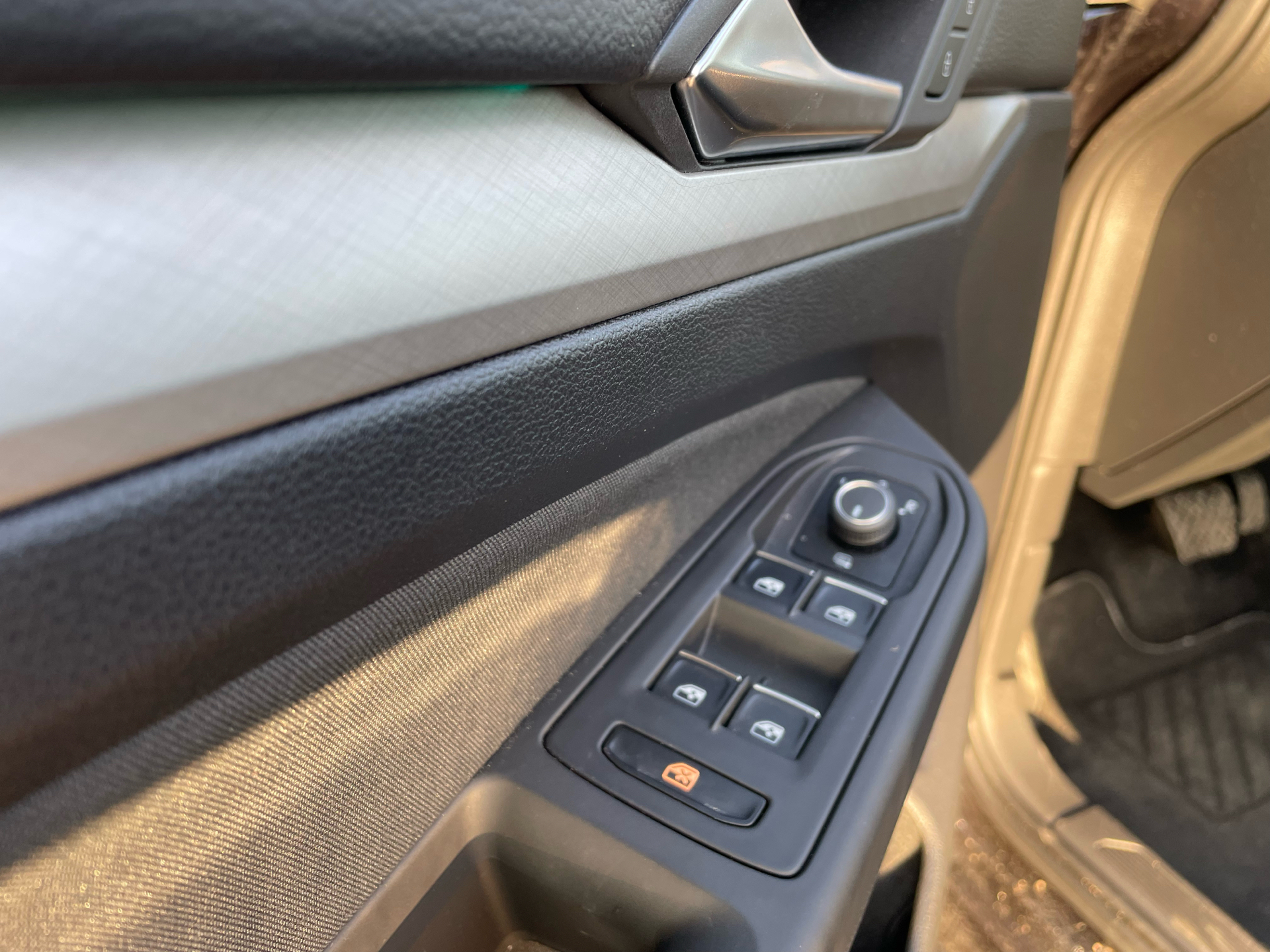 Sort VW Golf fra 2021 set indefra