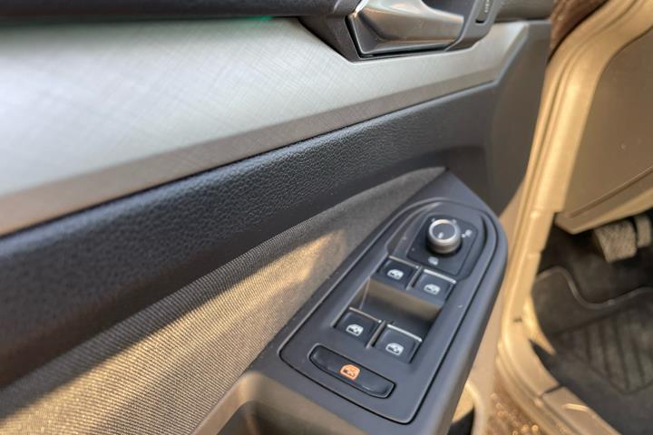 Sort VW Golf fra 2021 set indefra