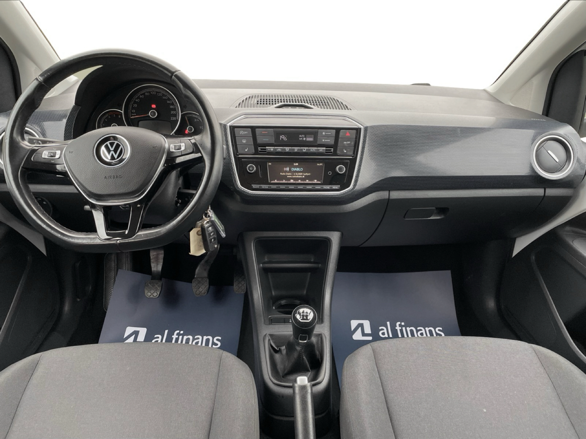 Hvid VW up fra 2020 set indefra