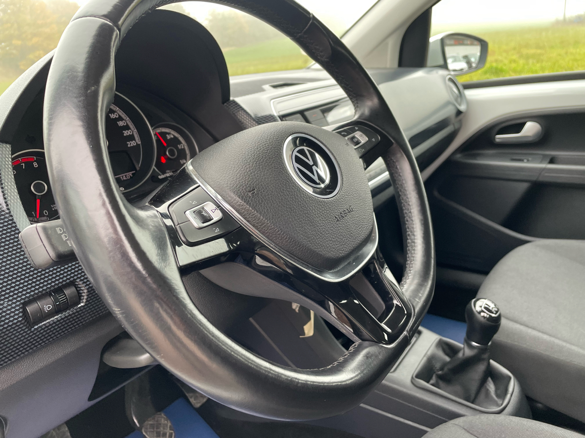 Hvid VW up fra 2020 set indefra
